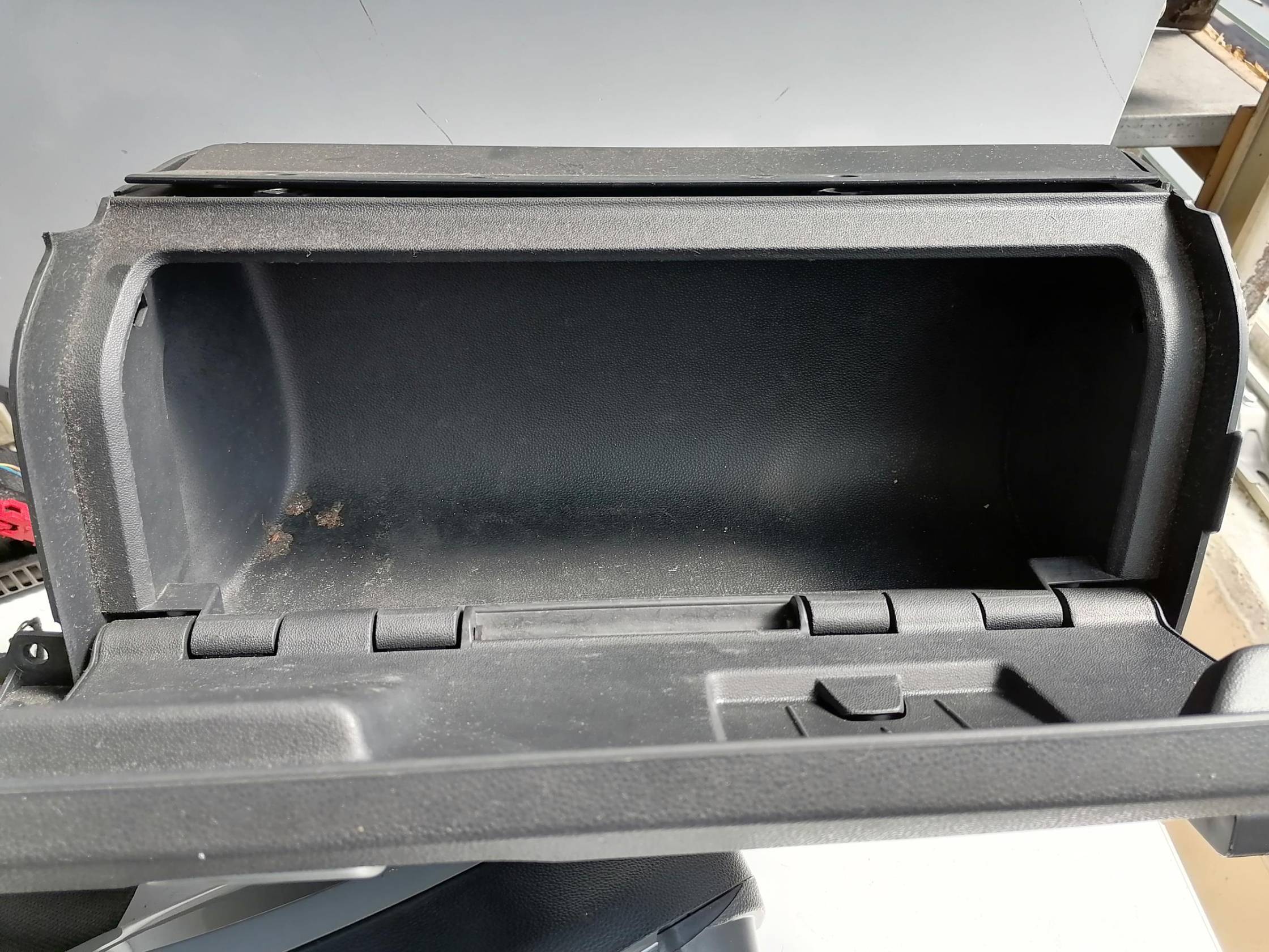 Cassetto portaoggetti inf. plancia dx.